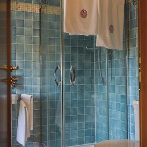 Camera standard con letto king size